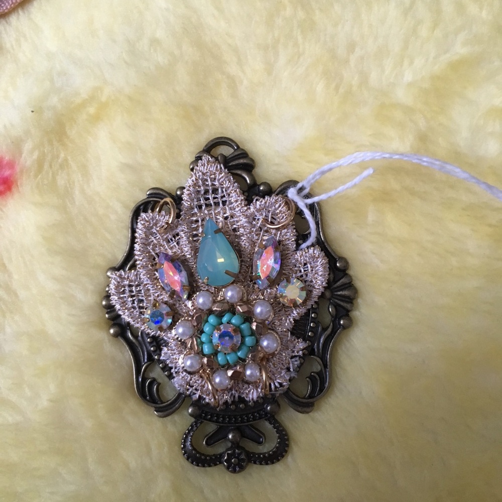 4 plunder pendents